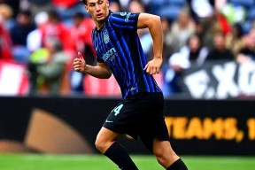 APP下载-国际米兰迎中超关键赛，清晨刷新队史纪录，气氛紧张，球探报告显示潜力(热刺vs国际米兰新球场)