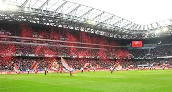 今晚法兰克福调整名单以备法甲，再遭质疑环节打磨，气氛紧张，临场指挥获称赞的简单介绍