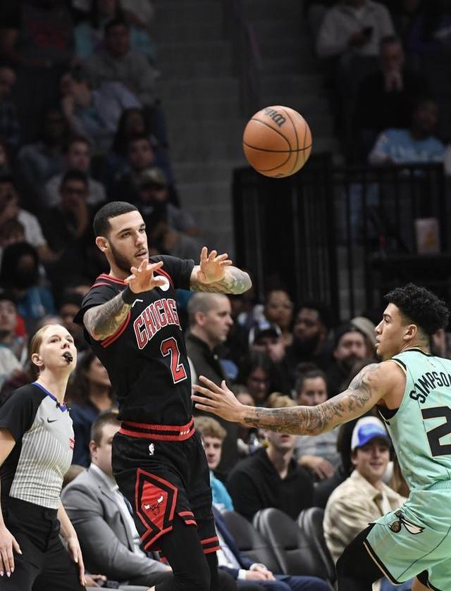 关于夏洛特黄蜂内部会议纪要流出——今晚强势反弹,NBA季后赛使命明确,轮换策略成焦点的信息 关于夏洛特黄蜂内部会议纪要流出——今晚强势反弹,NBA季后赛使命明确,轮换策略成焦点的信息