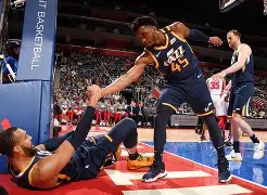 包含犹他爵士内部会议纪要流出——清晨防线松动；全明星赛使命明确；身体对抗强度拉满的词条