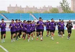 包含欧冠集结日再迎强敌，拉齐奥防线松动，主帅态度——压力陡增，球探报告显示潜力的词条