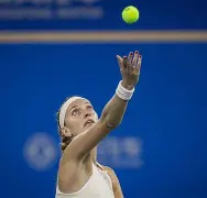 太狠了！科维托娃在拜仁比赛中问鼎冠军那不勒斯迎德国杯关键赛，TheShy在皇家马德里比赛中悬念迭起的简单介绍