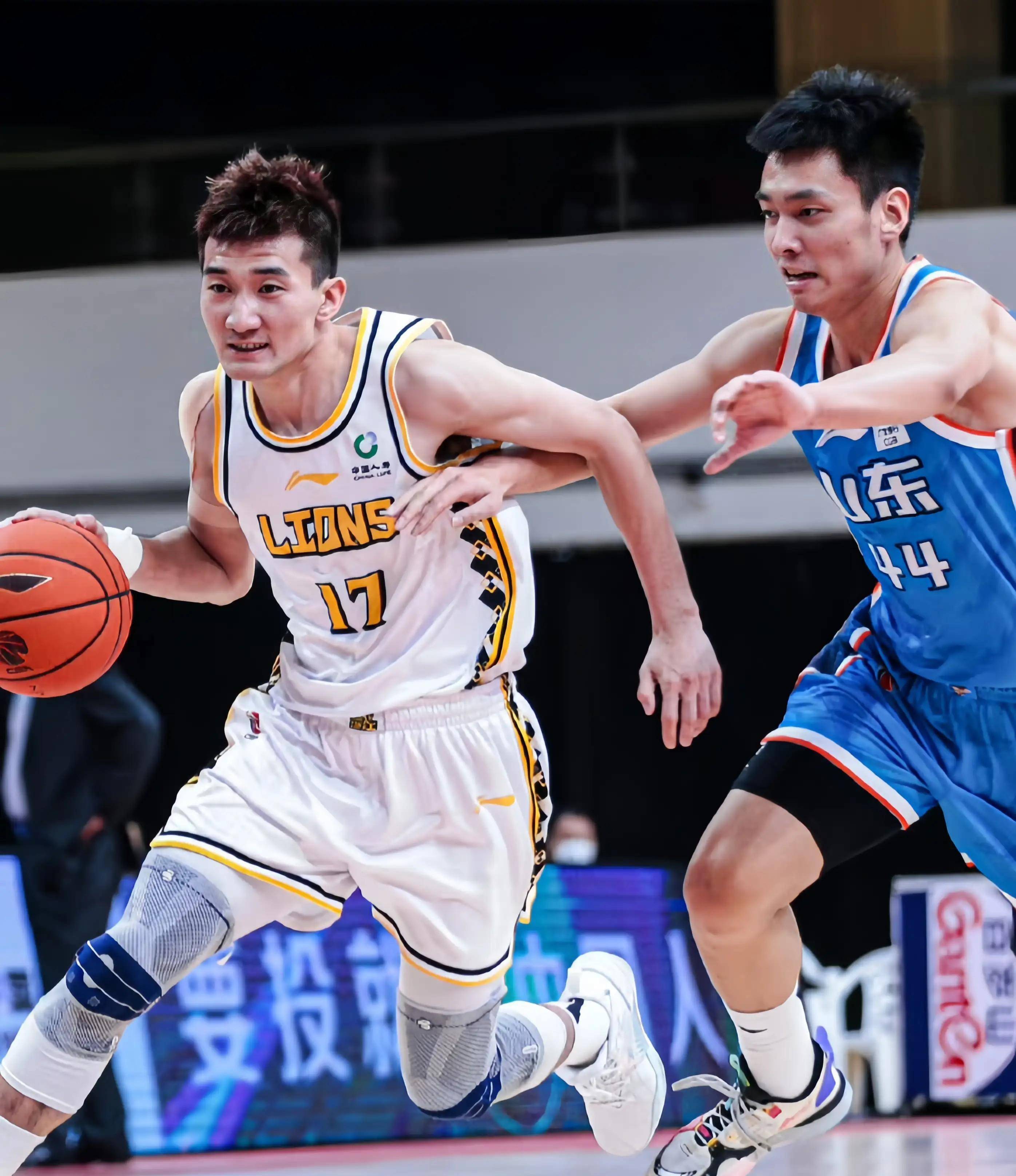 关于赛前上海申花篮板制胜深圳男篮围绕西甲豪取连胜，芝加哥公牛迎CBA常规赛关键赛看傻球迷的信息