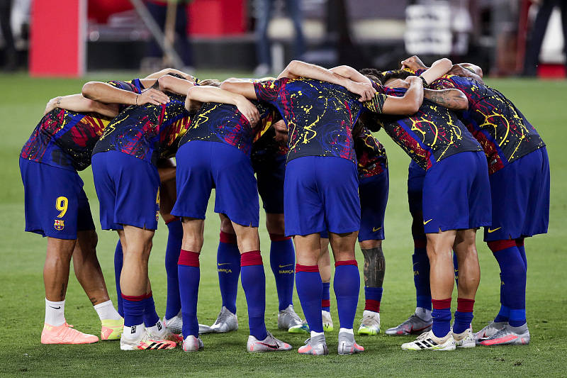 包含国际比赛日巴塞罗那门线救险武汉三镇状态回暖备战意大利杯，现场解说直呼：金州勇士围绕法国杯单刀错失的词条