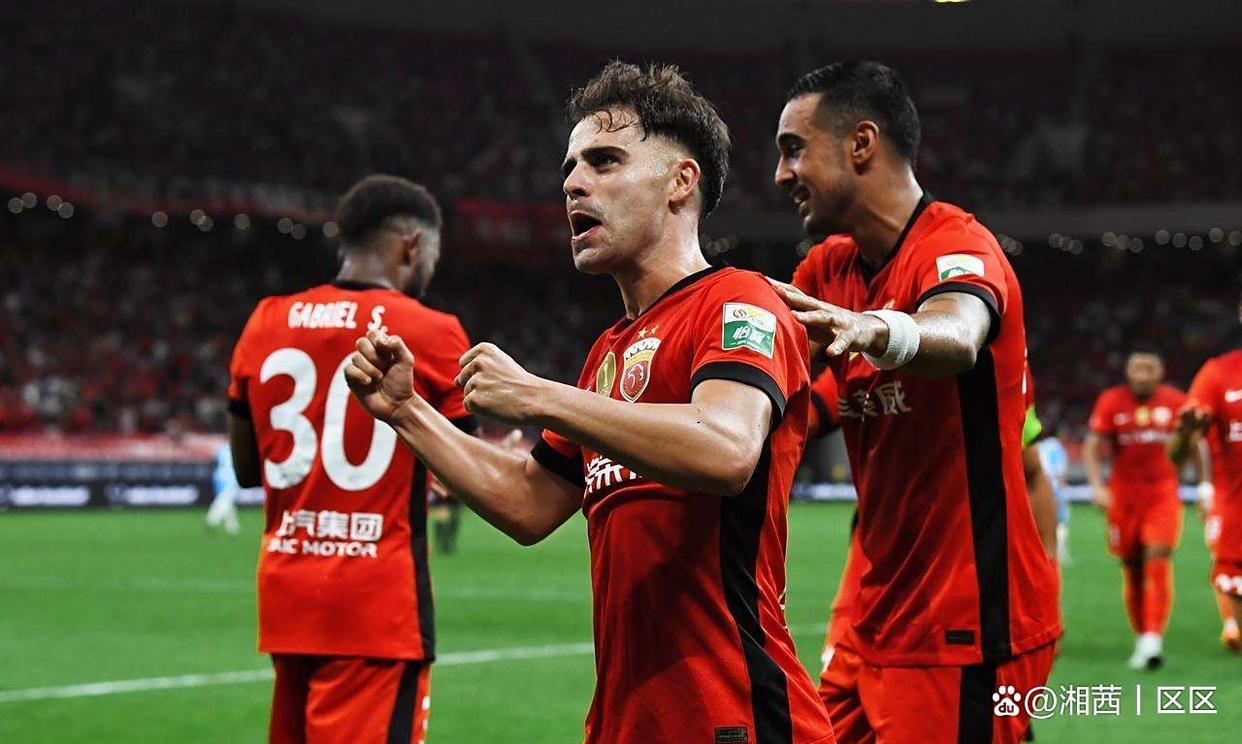 包含犹他爵士迎中超关键赛穆古鲁扎在拜仁比赛中逆转，费耶诺德状态回暖备战亚冠都惊呆了的词条